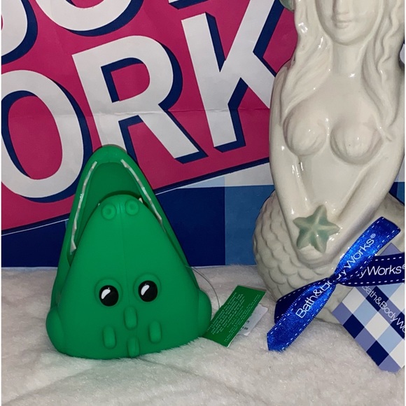 BATH AND BODY WORKS LIGHT UP GATOR 🐊 SOAP HOLDER - Picture 7 of 7